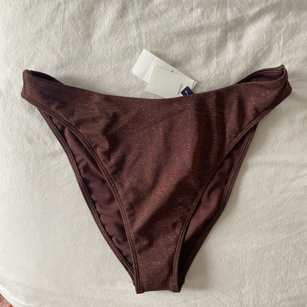 NWT Mid rise high leg moderate coverage bottom